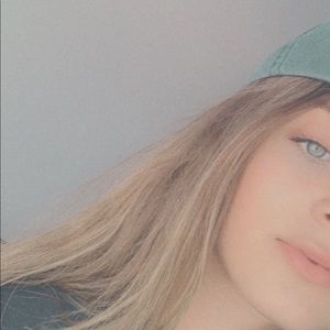 Meet your Posher, Angie